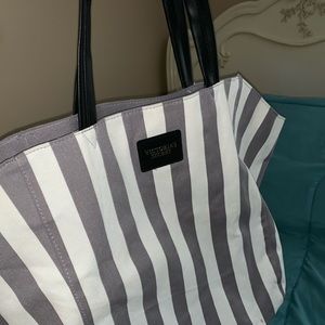 Stripped tote bag
